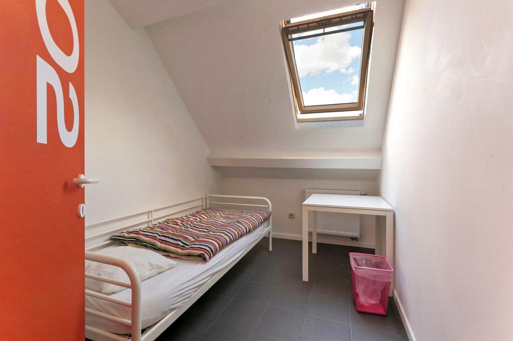 Brussels Hello Hostel Koekelberg Bagian luar foto