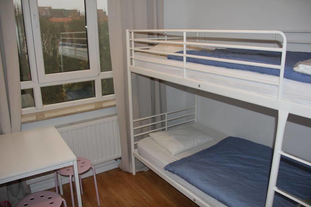 Brussels Hello Hostel Koekelberg Bagian luar foto
