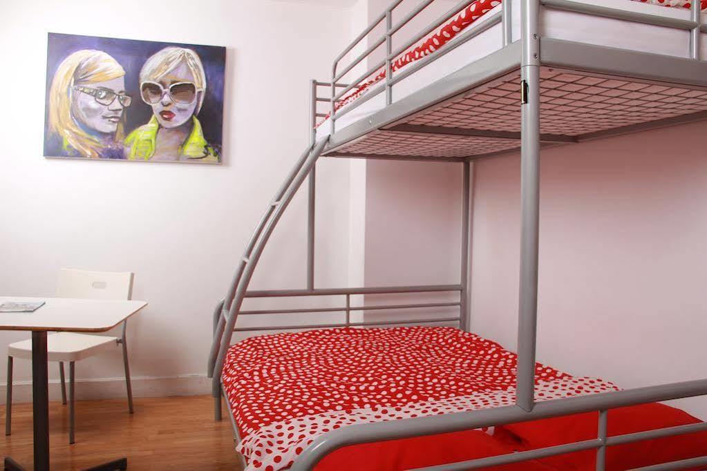 Brussels Hello Hostel Koekelberg Bagian luar foto