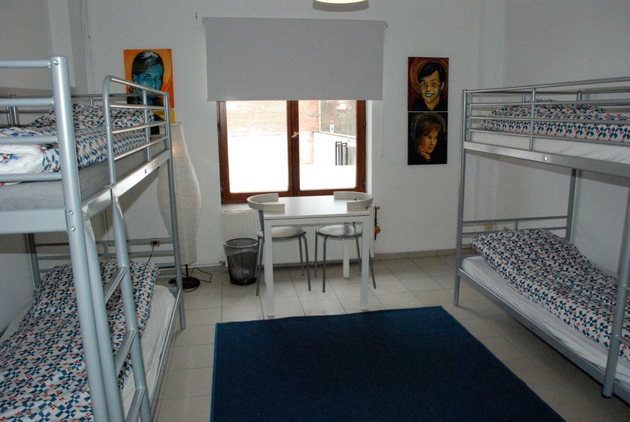Brussels Hello Hostel Koekelberg Bagian luar foto