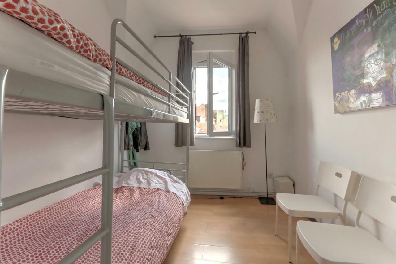 Brussels Hello Hostel Koekelberg Bagian luar foto